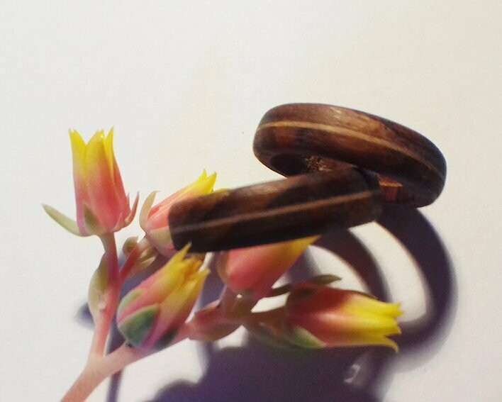 Anillo de madera Silencio I. Combinación de nogal y pino - Imagen 3