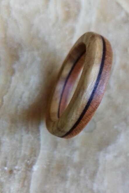 Anillo de madera Country, maderas olivo, cerezo y nogal - Imagen 3