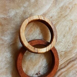 Anillo de madera Primavera combinación de olivo y cerezo