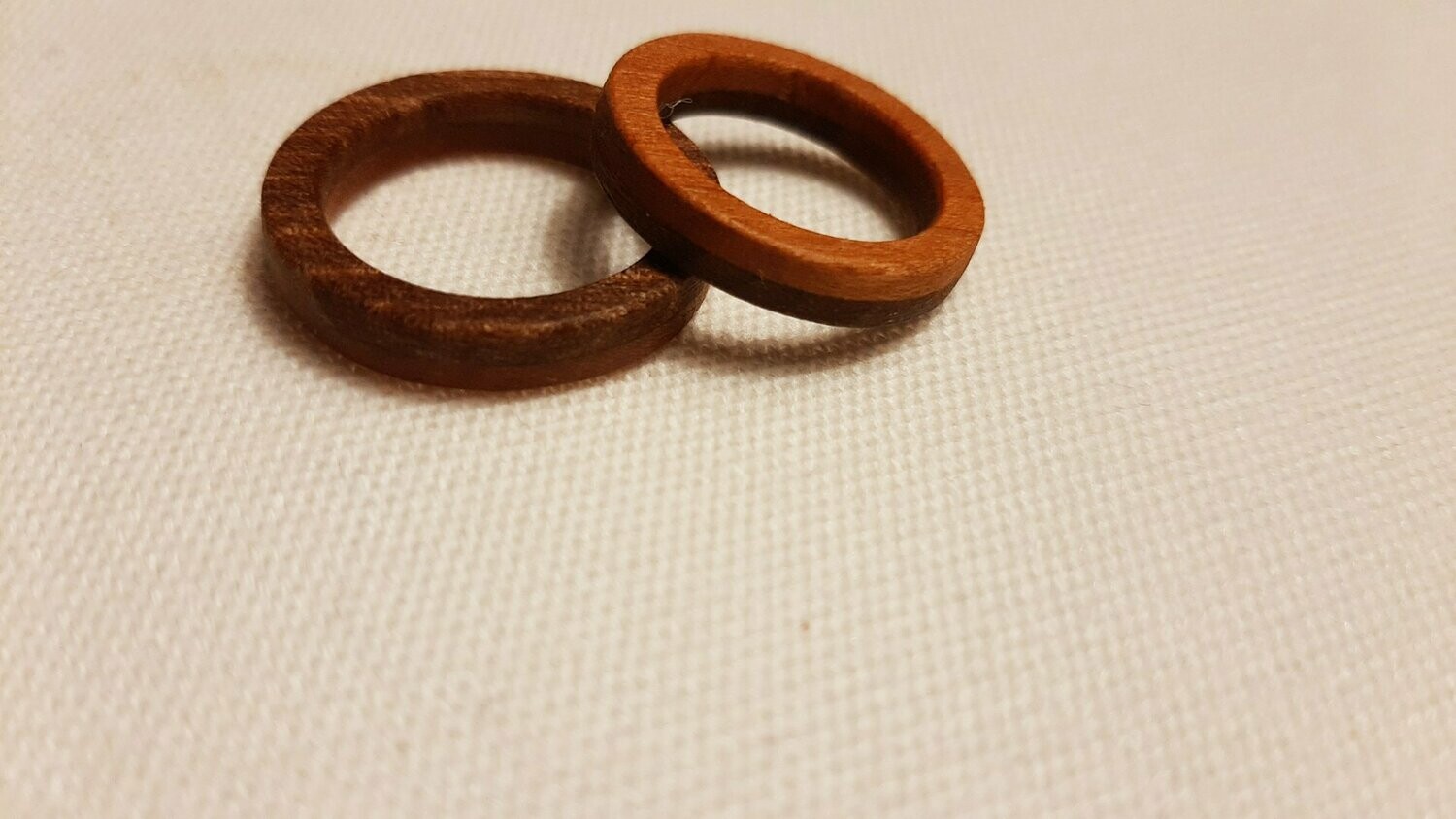 Anillo de madera Campestre. Nogal español y cerezo - Imagen 6