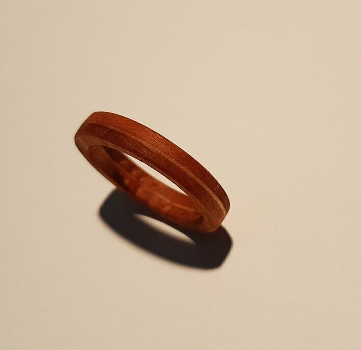 Anillo de madera de pino y cerezo. Nuestro modelo Tierra I - Imagen 6