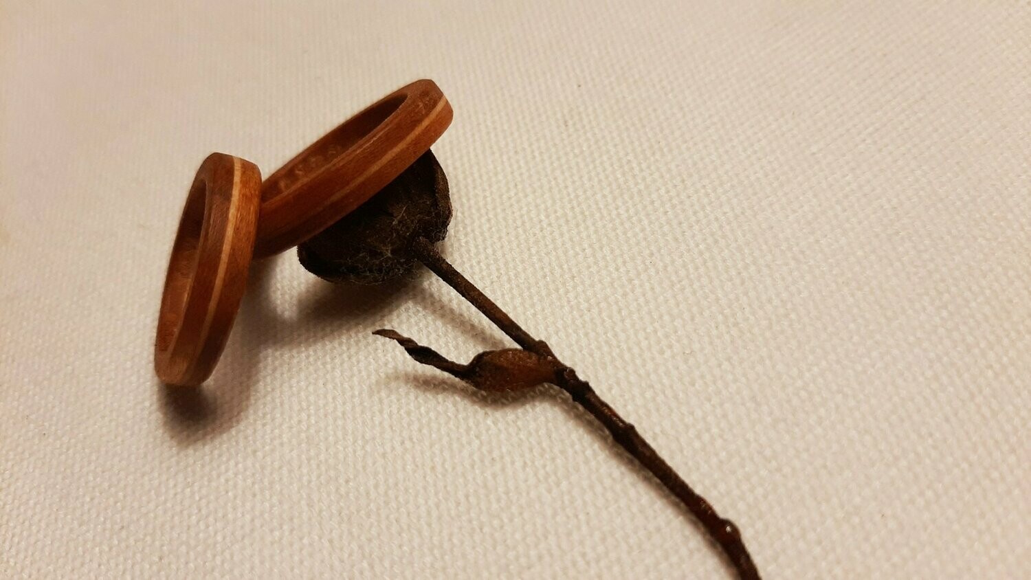 Anillo de madera de pino y cerezo. Nuestro modelo Tierra I - Imagen 7