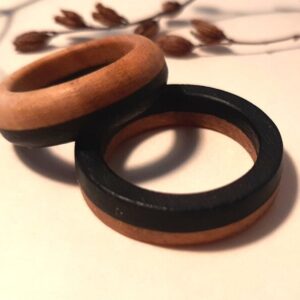 Anillo de madera de cerezo español y ébano eclipse