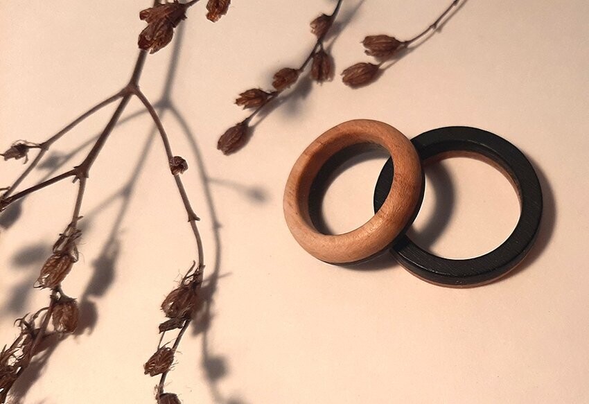 Anillo madera de cerezo español y ébano. Modelo Eclipse - Imagen 3