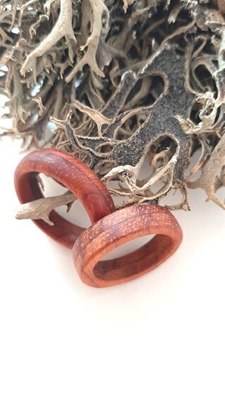 Anillo de madera roja padouk. Modelo Corazon - Imagen 6