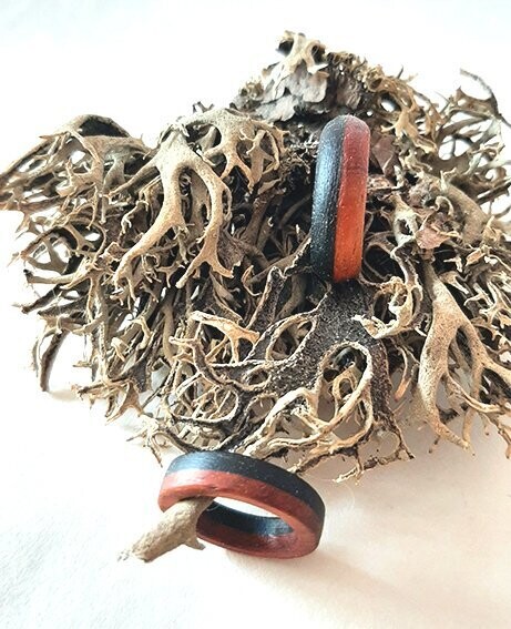 Anillo de madera Coral. Combinación de ébano y padouk - Imagen 3