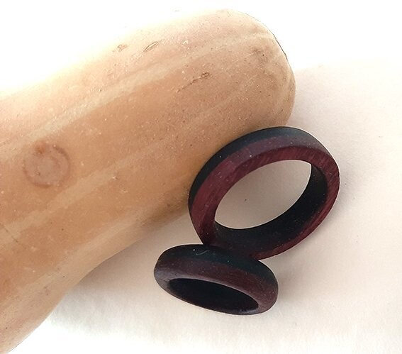 Anillo de madera lirio. Combinación amaranto y ébano - Imagen 5