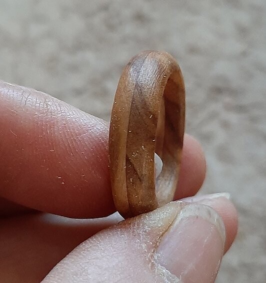 Anillo de madera olivo toledano. Modelo Hispania - Imagen 6