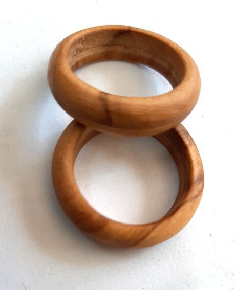 anillo de madera olivo toledano hispania