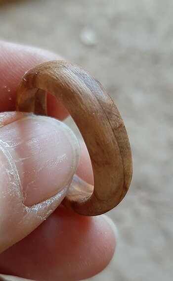 Anillo de madera olivo toledano. Modelo Hispania - Imagen 2