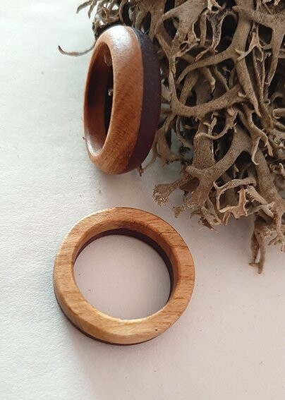 Anillo de madera Oriente. Cerezo español y amaranto. - Imagen 5