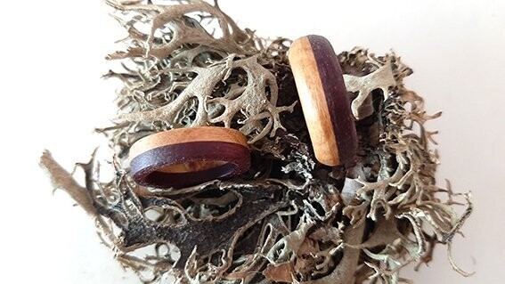 Anillo de madera Oriente cerezo español y amaranto