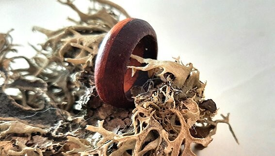 Anillo de madera amaranto y padouk. Intenso - Imagen 3