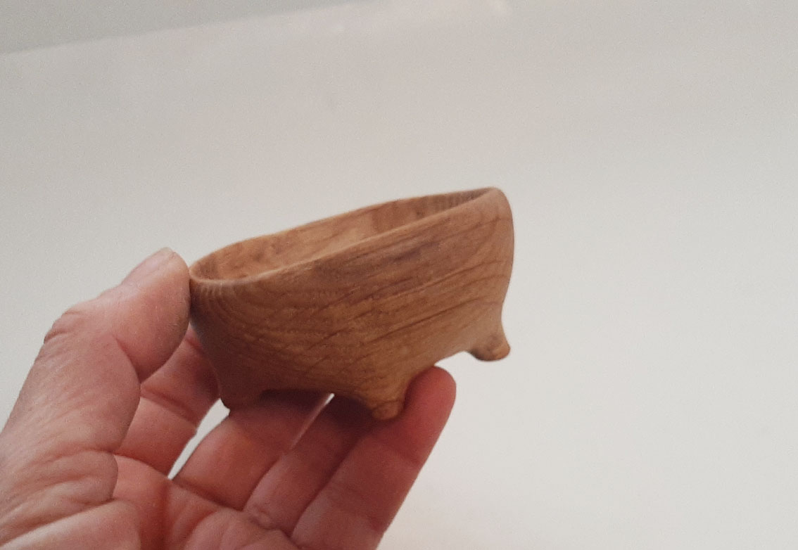 Salero trípode madera roble