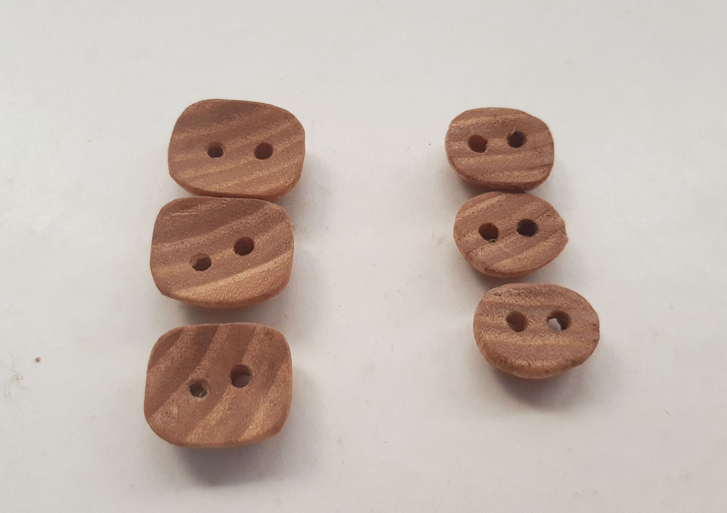 Juego botones madera fresno