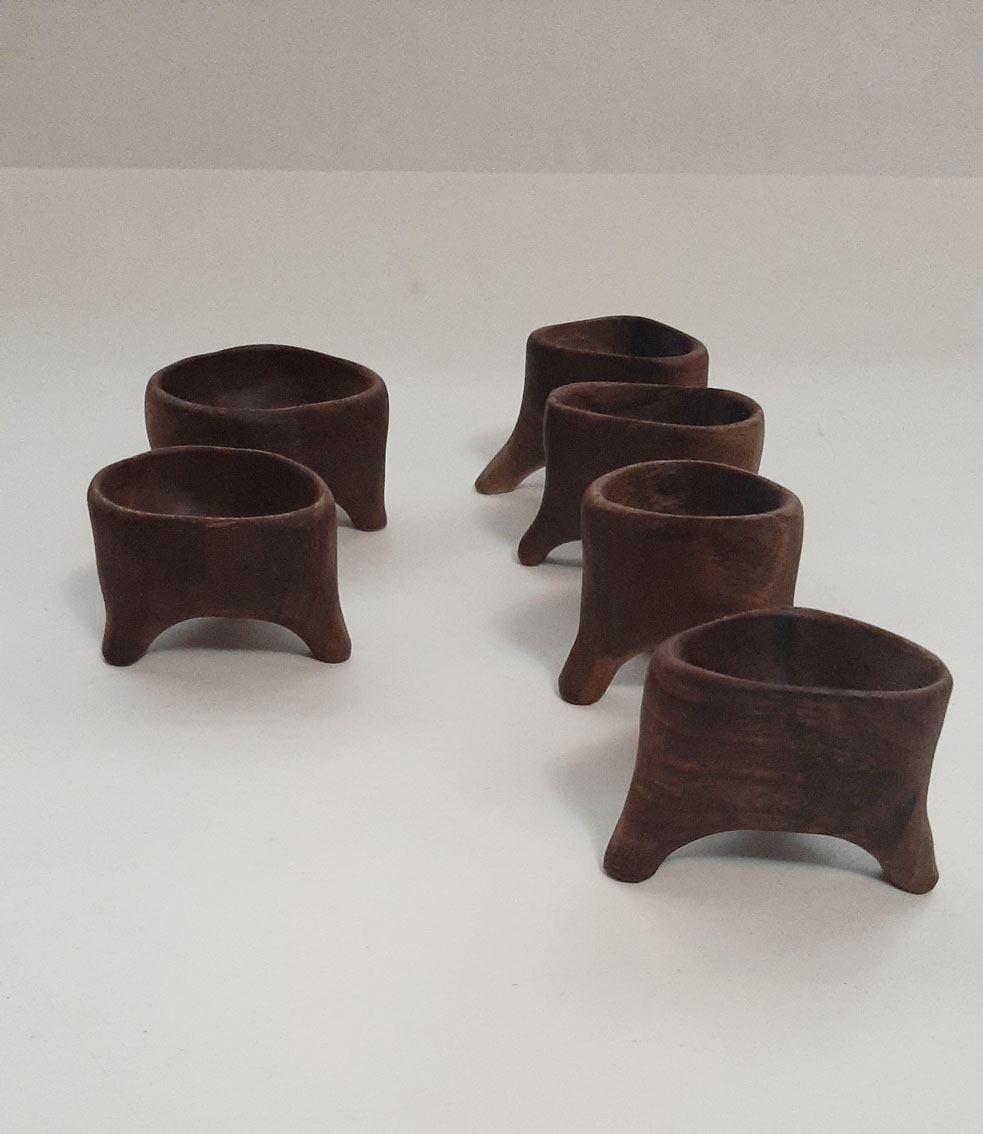 Salero trípode madera nogal
