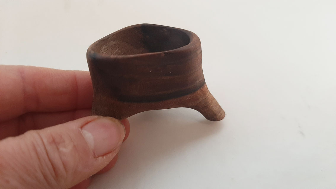 Salero trípode madera nogal - Imagen 5