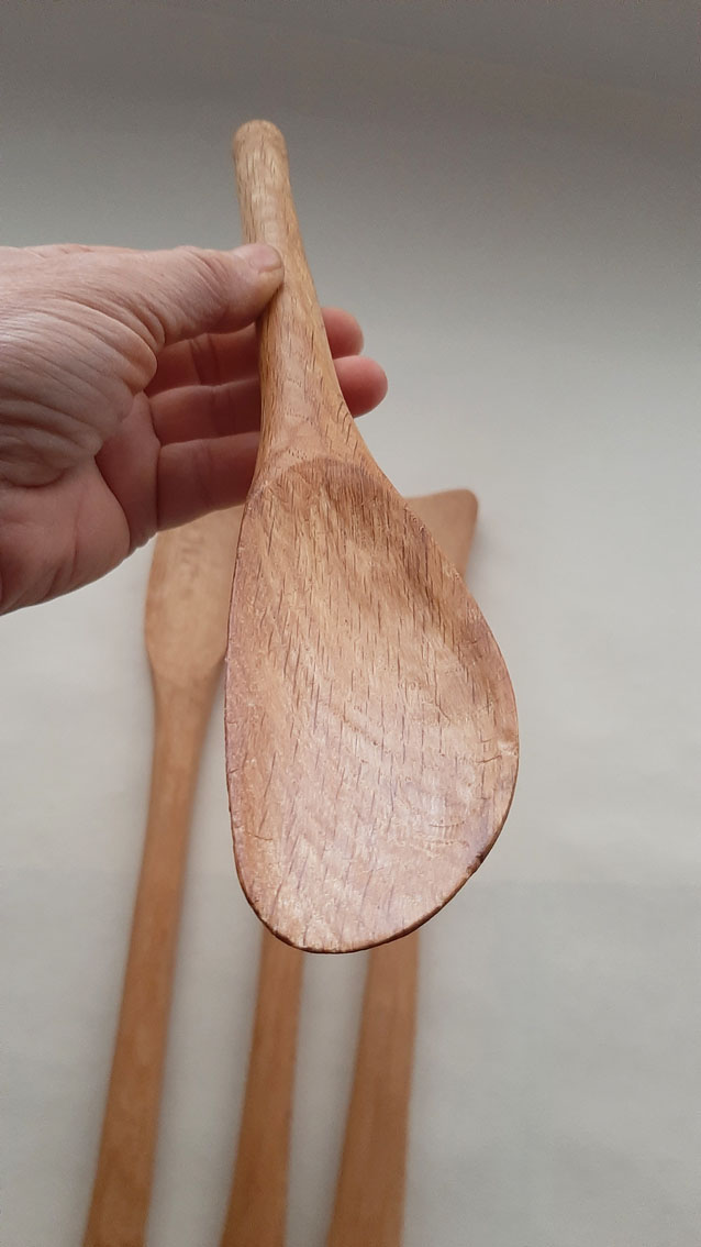 Cuchara espátula madera silla