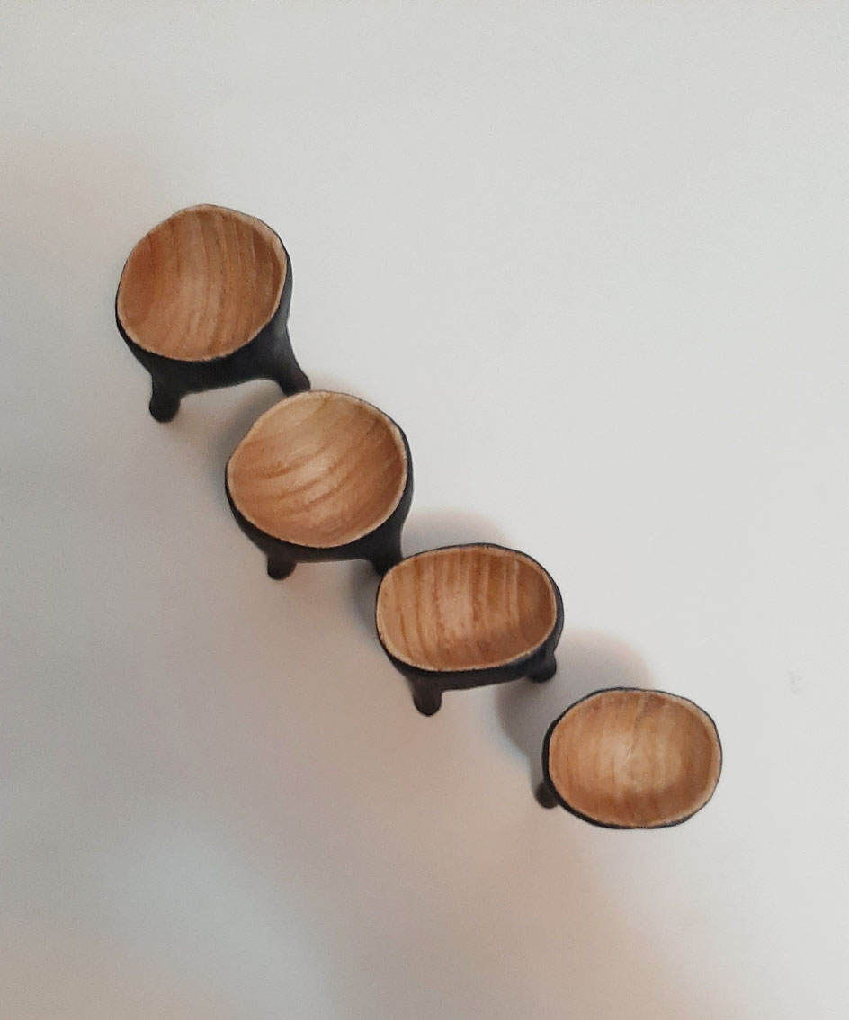 Salero trípode madera cerezo. Bicolor - Imagen 3