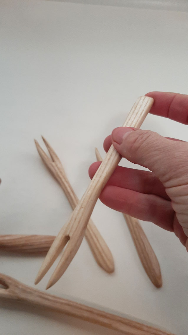 Pincho madera pequeño delicias - Imagen 7