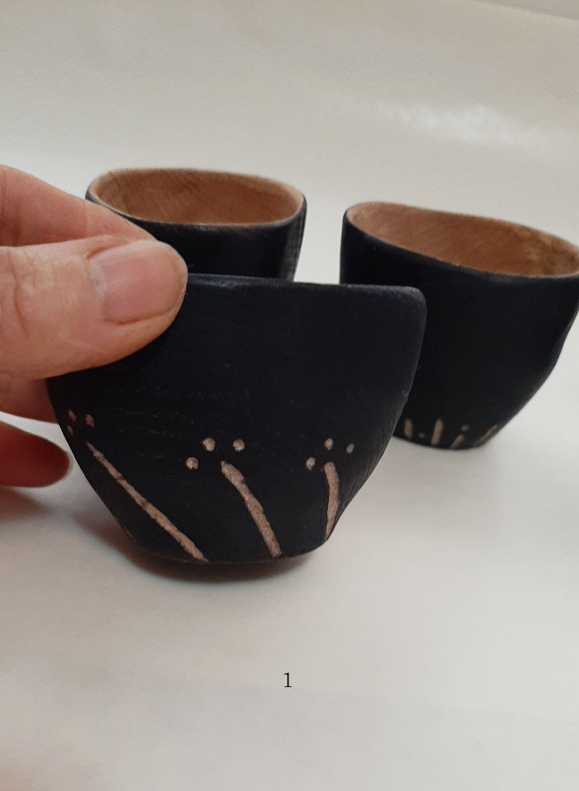 Cuenco vaso castaño negro. Flores - Imagen 3