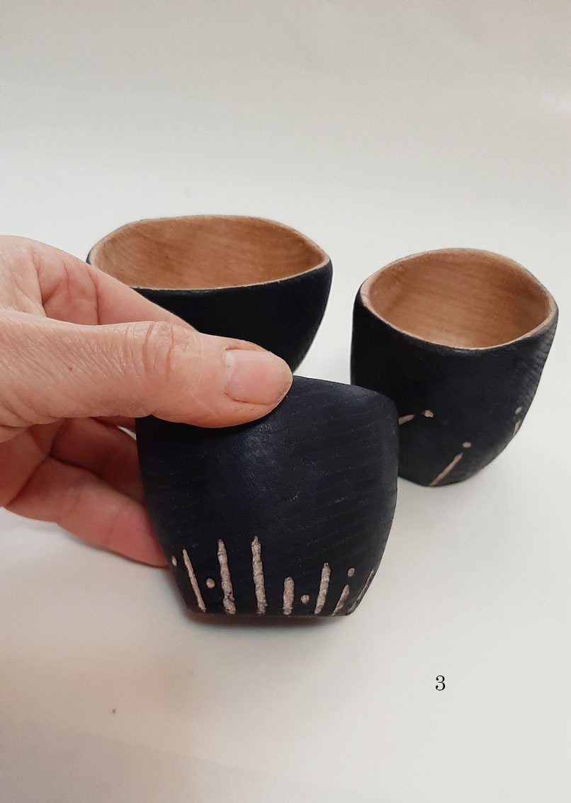 Cuenco vaso castaño negro. Flores - Imagen 5