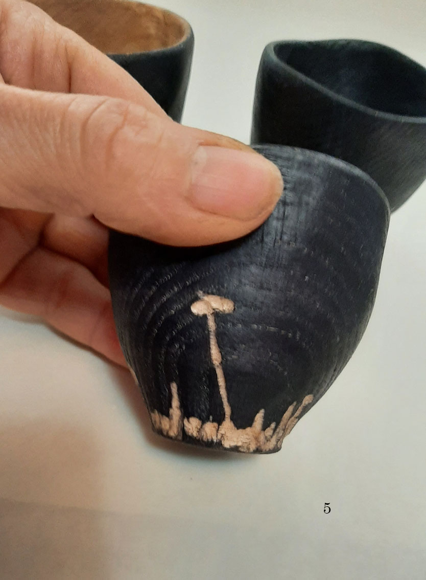 Cuenco vaso castaño negro. Flores - Imagen 7