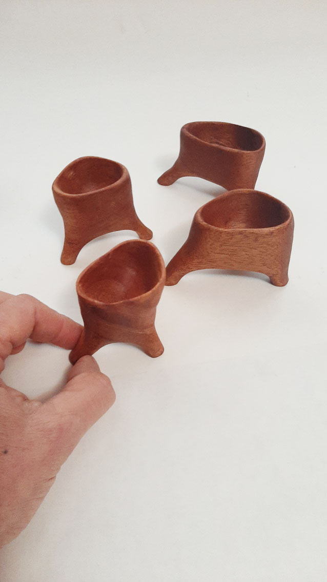 Salero trípode madera caoba - Imagen 6