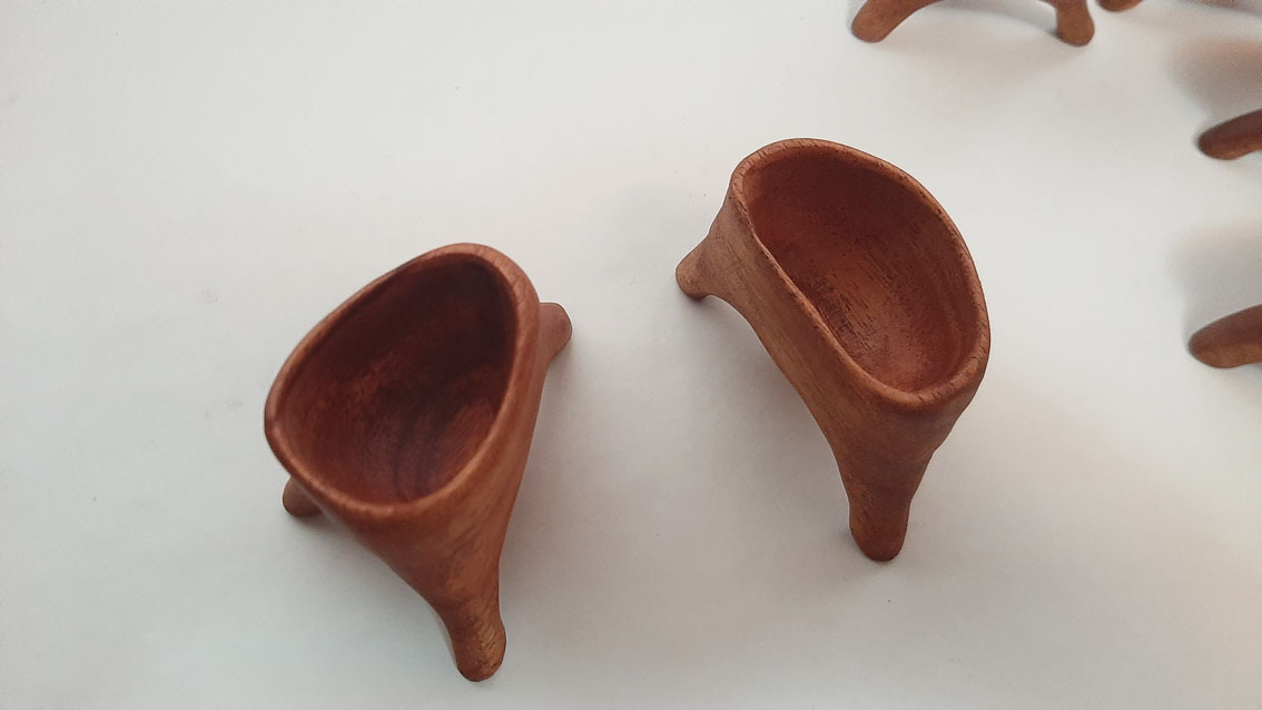 Salero trípode madera caoba - Imagen 10